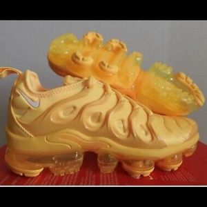 2021 Women Air VaporMax Plus 'Yolk'